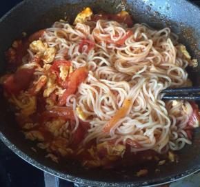 12 再放入浸泡在凉开水中的面条