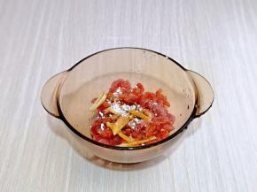 利用这时间准备好肉丝，加入姜丝，料酒，十三香，木薯粉。