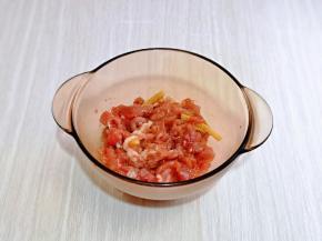 搅拌均匀，腌制10分钟。