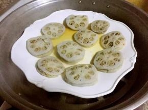 美味的藕夹蒸好了满屋飘香