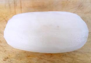 莲藕去皮洗净沥干水分