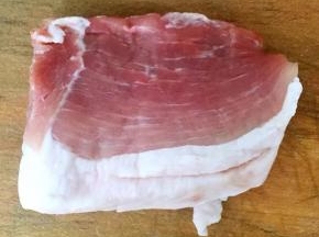 买一块新鲜的猪肉备用