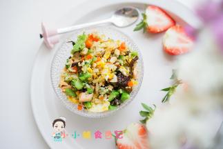 里面的材料都是可以替换的，只要用不容易出水的菜都可以