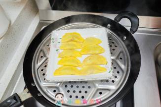 放在锅里大火蒸20分钟左右煮熟就可以