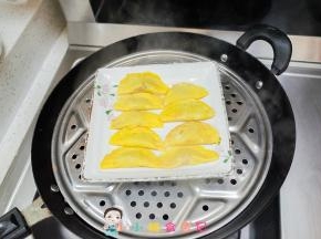 放在锅里大火蒸20分钟左右煮熟就可以