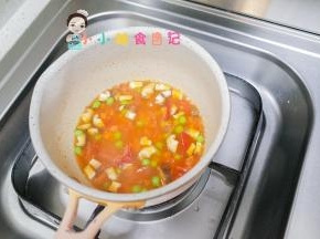 加水煮一煮，胡萝卜跟青豆会比较难煮时间要长一点