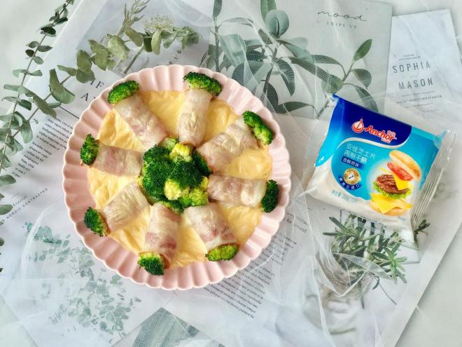 “花”开富贵——焗烤西兰花培根卷