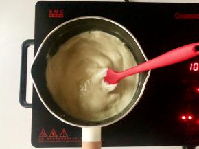 成为凝固的糊状以后就可以关火了。