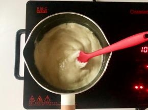 成为凝固的糊状以后就可以关火了。