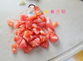 番茄开水烫一下去皮切成块
