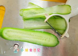 黄瓜片成薄片