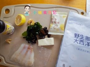 将材料都准备好，谷物米洗净米：水的比例1：:1.2煮成米饭
