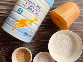食材：
南瓜1小块，糯米粉适量、细砂糖15g、奶粉1勺、白芝麻适量