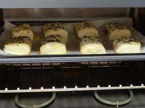 送入烤箱190度约烤15分钟