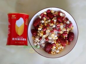 把所有食材取出，除金龙鱼小鲜米、腊肠之外，所有食材按1:1，大米是其他食材的2倍的用量。