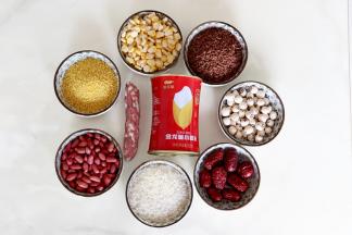 金龙鱼小鲜米、红皮花生、金龙鱼爱心桃花小米、新鲜玉米粒、紫米、莲子、红枣、腊肠