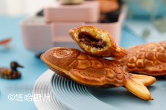 趁热吃，外皮有点酥脆的感觉，里面软乎乎的。放凉之后口感也不错，若感觉有点硬，可以回炉热一下再吃。