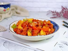 盛出装盘，撒上熟白芝麻。