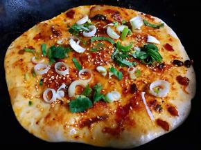 最后撒上葱花和香菜提鲜即可出锅享用