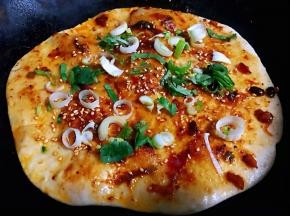 最后撒上葱花和香菜提鲜即可出锅享用