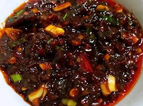 炒好的酱料满屋飘香