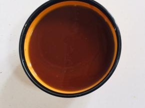 碗中加入生抽，蚝油，白糖，蕃茄酱，淀粉，适量清水搅拌均匀调成料汁儿！