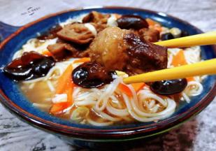 牛腩入口香浓唇齿留香回味无穷