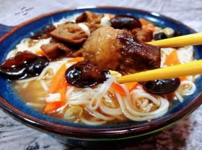 牛腩入口香浓唇齿留香回味无穷