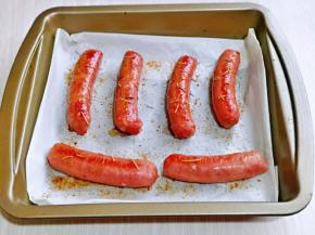 最后撒上迷迭香，入烤箱上下管200度烤8分钟。