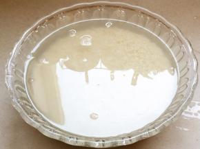 糯米洗净，提前二小时浸泡。