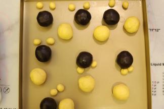 饼皮分成20克一小份，1克16份。