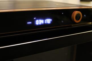 蒸烤箱设置上下火170度，时间为35分钟。