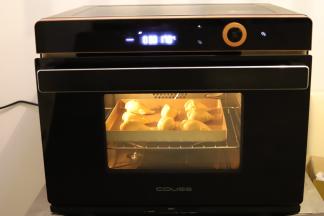 放入预热好的烤箱内，注意观察，上色盖上锡纸，烘烤总时间为25分钟。