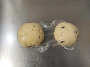 均匀的分成两等分，松弛20分钟。