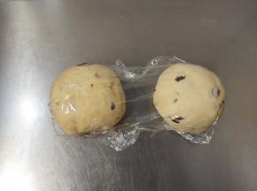 均匀的分成两等分，松弛20分钟。
