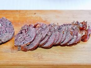 切牛腱子小窍门，熟的牛腱子一定要，冷藏后再切，这样不易碎，切出来特别好看。