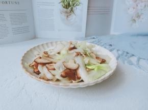 香菇味道浓郁鲜香，白菜清甜脆爽太下饭了！