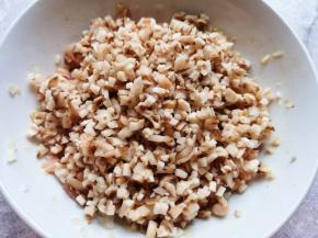 放在肉馅里面搅拌均匀。