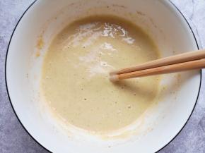 搅拌均匀静置一会儿。