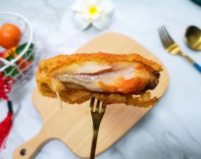 咬一口，外酥里嫩还有汁，好吃到哭。