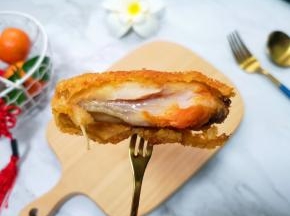 咬一口，外酥里嫩还有汁，好吃到哭。