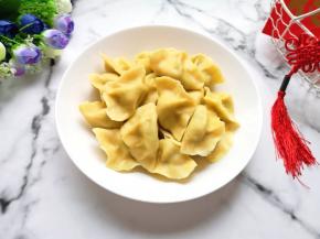 直接吃就很鲜，也可以配上蘸汁吃。