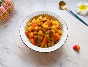 香味一阵阵从厨房飘出。