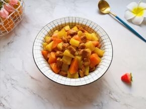 香味一阵阵从厨房飘出。