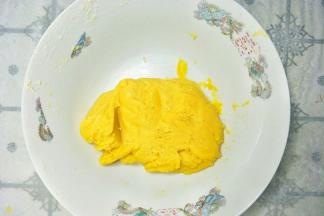 翻拌至无干粉状态。