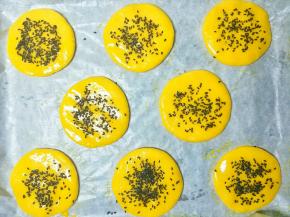 撒适量黑芝麻。