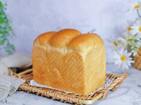 春节亲手制作几个吐司走亲访友带上，倍儿有面儿。