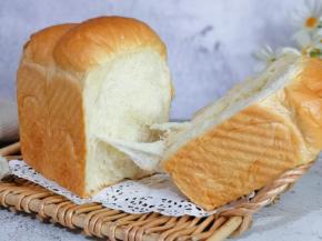 宝贝等不及了，掰开一个，松软可口又拉丝。