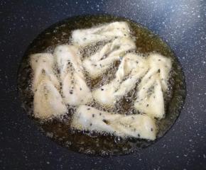 中小火炸，麻叶很快就变大了。