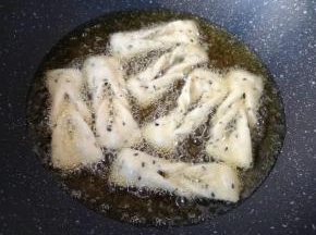中小火炸，麻叶很快就变大了。
